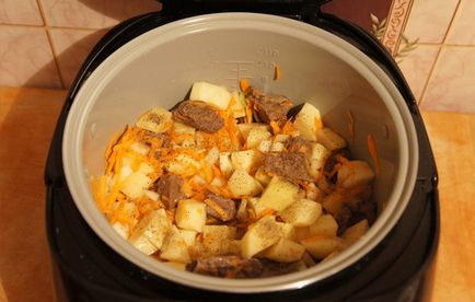 Рецепти задушени картофи с месо в multivarka, избор тайни
