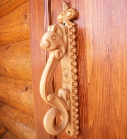 Дръжка за врати, изработени от дърво с ръцете си, изграждане на портал
