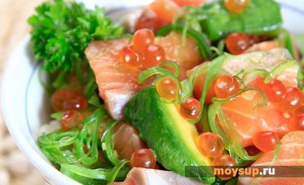 Салата с подсолена сьомга, краставица и яйце - нежна и вкусна (сьомга) Салата с подсолена сьомга, краставица и яйце - нежна и вкусна
