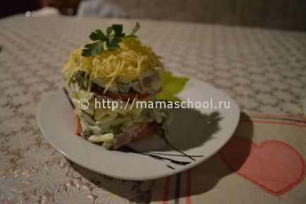 Салата с шунка, сирене и пресни краставици рецепта с стъпка по стъпка снимки