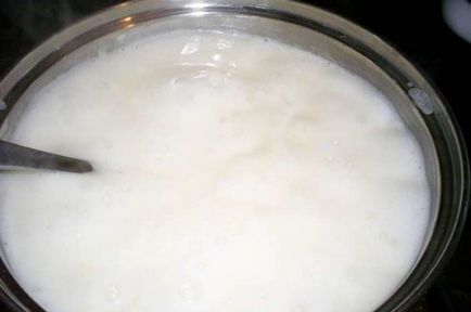 Мляко сгъстено като у дома си в продължение на 15 минути на прости рецепти