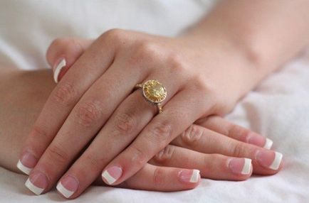 Символиката на камъни в годежни пръстени