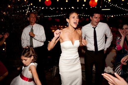 Сватба танцувате булката и младоженеца (видео)
