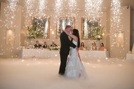 Сватба танцувате булката и младоженеца (видео)