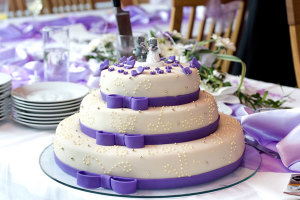 Изберете най-оригиналната сватбена торта от мастика примери със снимки