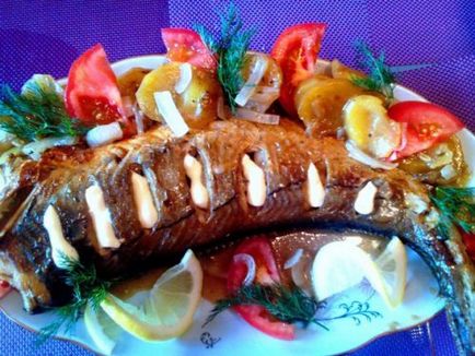 Вкусна печена риба пикша във фолио на фурна със снимки
