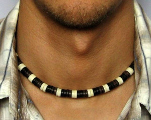 Férfi nyaklánc a nyakában - fa gyöngy és más típusú és stílusú gyöngyök  férfi
