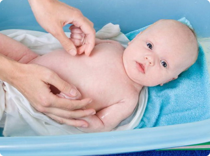 Cum să vă spălați părul cu un copil nou-născut regulile de bază