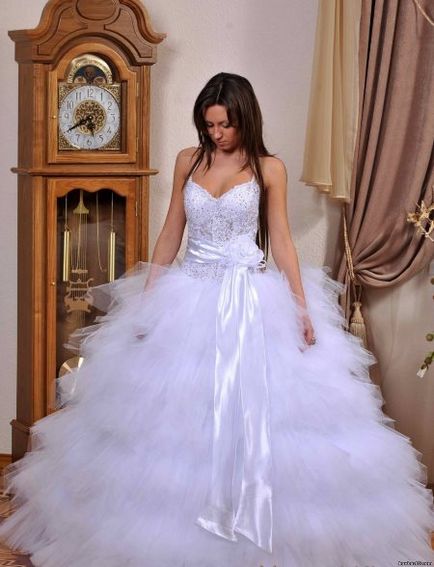 Ki vásárol egy esküvői ruha a menyasszony Ukrajnában