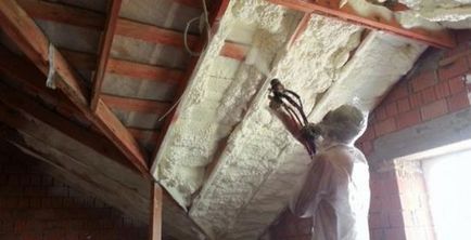Spumă poliuretanică - izolarea termică a clădirilor, video