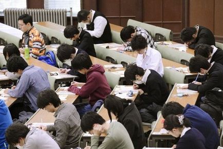 Ahogy a gyerekek jobban tanulnak az iskolában japan