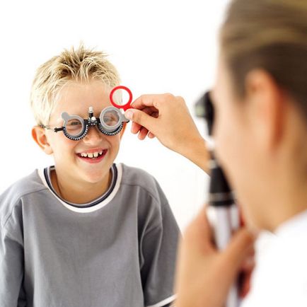 Examenele ochi pentru copii, masa de Orlova oftalmolog pentru a verifica ochii unui copil de 3 ani