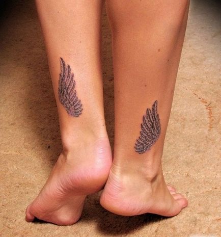 Tatuaj pe aripa picior pe portalul