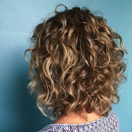 30 a remek lehetőség frizurával Bob hullámos haj