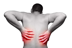 5 Захворювань провокують біль в спині під ребрами
