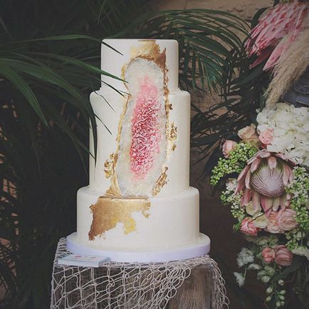 Ametiszt - sütemények - új esküvői trend ebben a szezonban