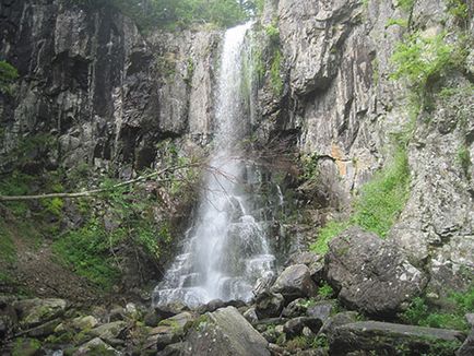 Беньовський або еломовскіе водоспади в приморському краї Росії