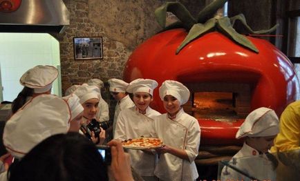 Gratuit ce clasă de master pentru copii facem pizza cu mâinile noastre!