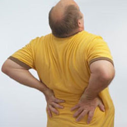 Біль у спині між лопатками, болить в області лопаток - причини і лікування