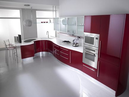 Bordó színű a tervezés egy konyha, egy kombináció fehér, szürke és bézs, munkalapok, függönyök és
