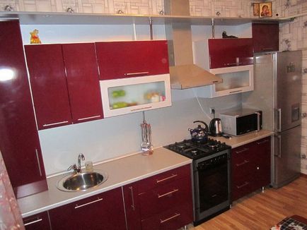 Дизайн кухні червоного кольору, червоний фартух, обробка стін, кухонний гарнітур, фото, дизайн кухні,