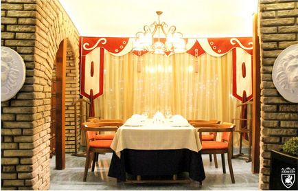 Üdvözöljük az éttermet „Camelot!”