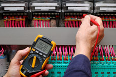 Laboratóriumi villamos (vizsgálat mérnök Check) elektromos mérés laboratóriumi