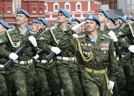 Forma de parașutiști militari în Rusia, un nou echipament de demobilizare, câmp, ofițer și