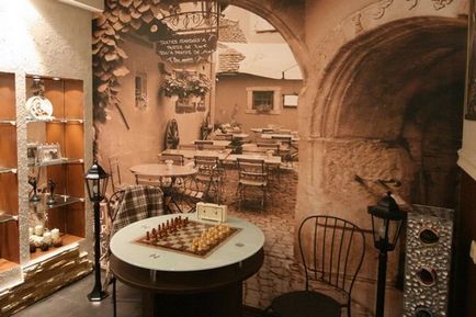 Falfestmény egy kis konyha a belső, különösen ispolzovaniya Provence stílus és a város képek