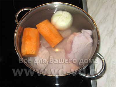 Fotografia unei retete pentru supa de pui cu tomate si fidea, totul pentru casa ta