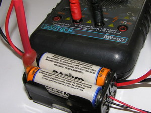 Hogyan mérjük az akkumulátor feszültség multiméter, hogyan ellenőrizze az akkumulátor egy műszerrel