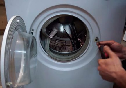 Как да отворите пералната машина, ако тя е заключена Фото