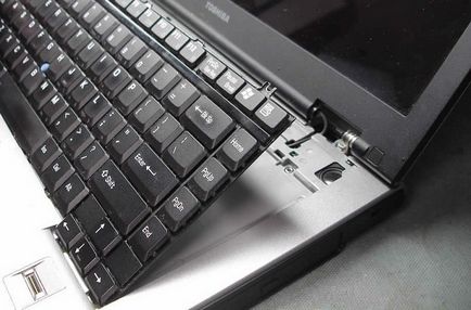 Cum să curăț tastatura pe un laptop