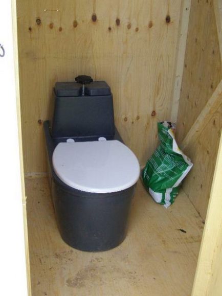 Cum de a construi o toaletă pe stradă cu propriile mâini, cum să facă o toaletă de vară rural, construi un lemn
