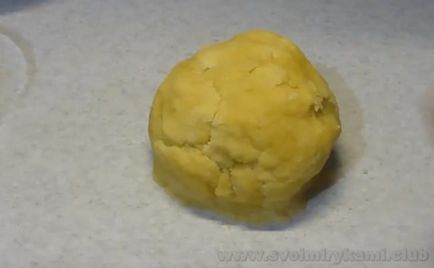 Cum să gătești o plăcintă cu mâncăruri congelate pas cu pas cu o fotografie