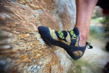 Як розтягнути нові скельні туфлі