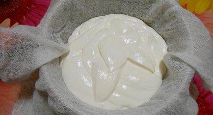Cum să faci o cremă din smântână și lapte condensat pentru un tort cu o fotografie de rețetă