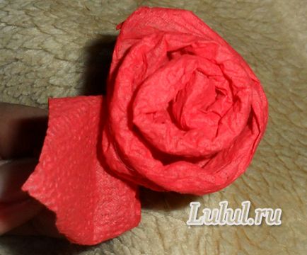 Як зробити троянду із серветки