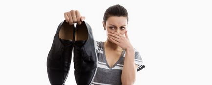 Як прибрати запах з підошви взуття