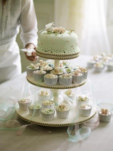 Cum să decorezi un tort de nuntă, rețete de prăjituri, pas cu pas gătit cu o fotografie