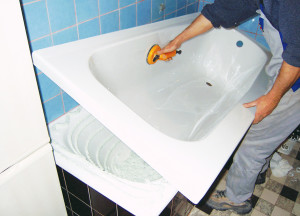 Cum se instalează o linie acrilică într-o baie