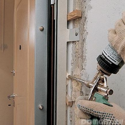 Cum se instalează o ușă metalică cu mâinile tale