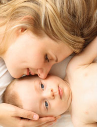 Як доглядати за новонародженим в перші дні вдома