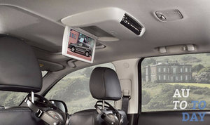 Cum să alegi și să instalezi un monitor de plafon într-o mașină