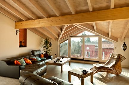 Cum se efectuează izolarea tavanului cu rumeguș într-o casă privată din lemn