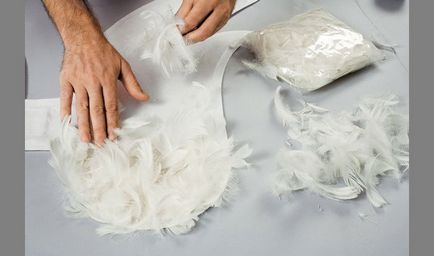 Costum de angel pentru o fată cu compilația de mâini proprii