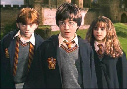 Aki bemutatta a Harry Potter láthatatlanná tévő köpenyt objektum tulajdonságait és egyéb mágikus tárgyak