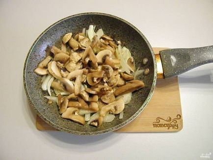 File de pui cu sos de ciuperci - rețetă pas cu pas cu fotografie