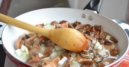 Лисички в сметані (смажені, тушковані) прості рецепти з фото
