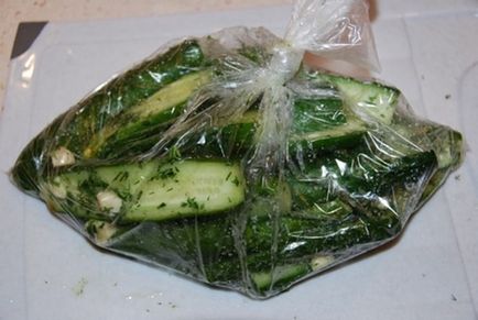 Pickles tesz nagy snack az ünnepen, a parancsnok egy információs portál (apróra vágott kaporral és fokhagymával) Pickles tesz nagy snack az ünnepen, információs portál parancsnok